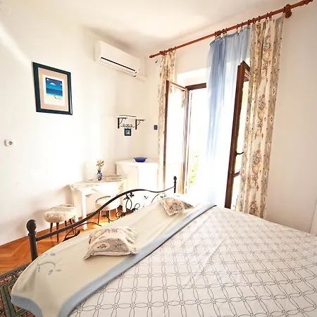 Miranda On The Apartament